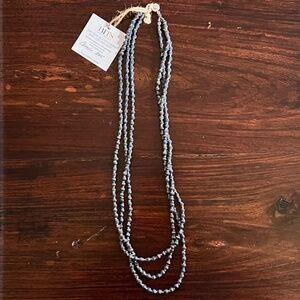 31 Bits Camellia Necklace